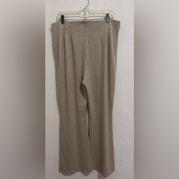 Halara ribbed knit high waisted flare pants - Picture 7 of 9